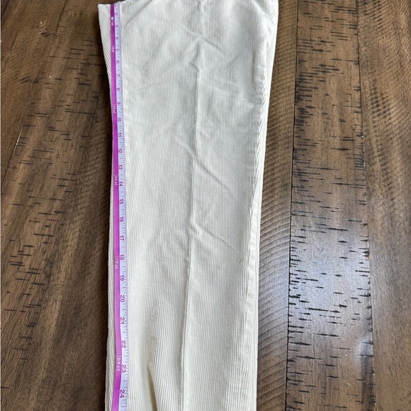 Uniqlo Women's Cream Capris - Picture 4 of 12